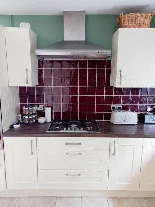House With Free Parking And Large Garden Villa Wyke Regis Exterior foto