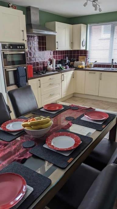 House With Free Parking And Large Garden Villa Wyke Regis Exterior foto